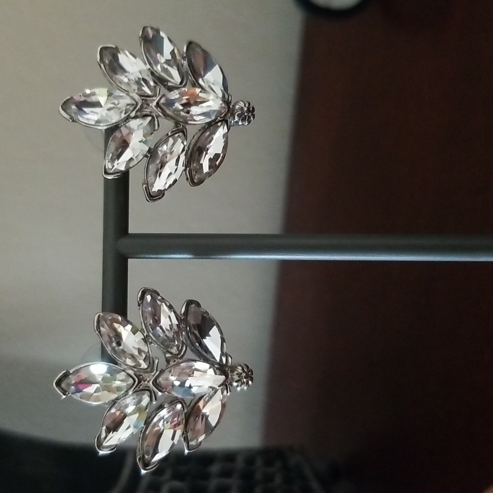 Jeanne Beker Crystal pierced earrings